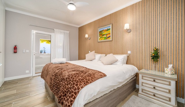 Room 'Orange Blossom Groove - 1' with Shared Terrace, Wi-Fi and Air Conditioning
