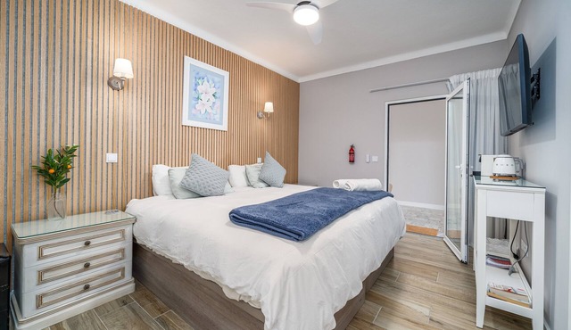 Room 'Orange Blossom Grove - 2' with Shared Terrace, Wi-Fi and Air Conditioning