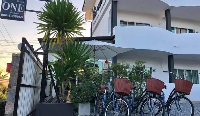 RoomQuest One Bangsaray