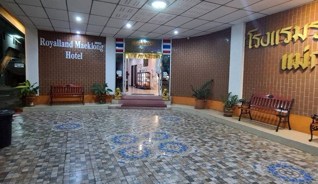 Royal Land Mae Klong Hotel