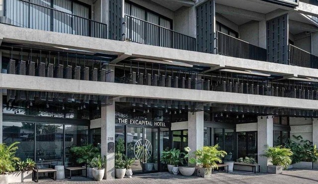 Royale Chic Stay | Bangkok Comfort