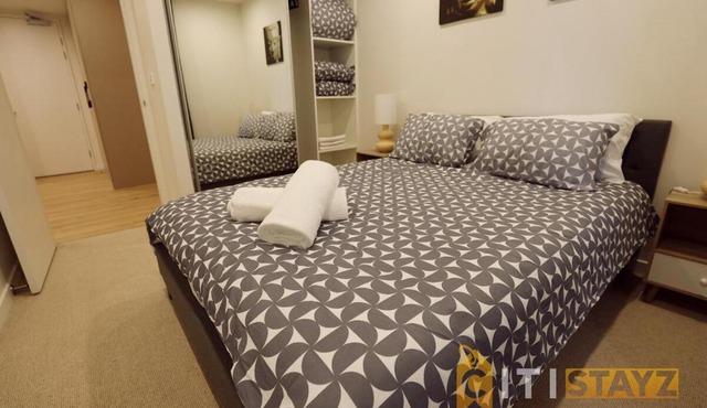 Ruby Red, 1Bd 1Bth Apt - Woden CBD