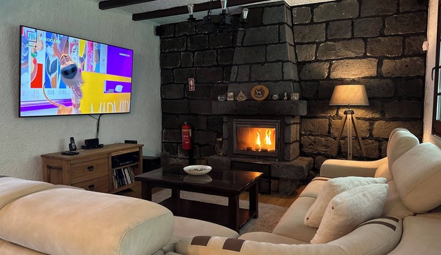 Rustic-style chalet in the heart of the island.