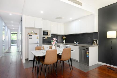 Ryde Warm 2BR Stay with Pool near Train Station
