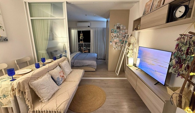Santorini theme condo overlooking sea&mountain with private balcony