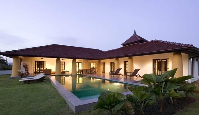 Sawan Villa: Your Private 4-BR Tropical Retreat in Hua Hin
