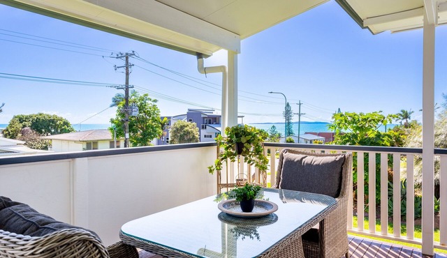 Seabreeze Cottage nestled in Meikleville Hill!