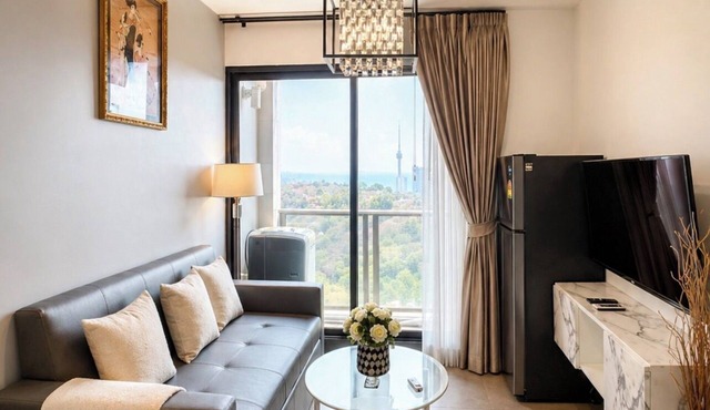 Seaview High Floor 2 BR Condo Near Walking Street