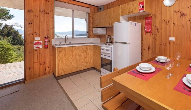 Seeblick 2 - 1BR Lakefront Apartment l Central Location l Off-Street Parking