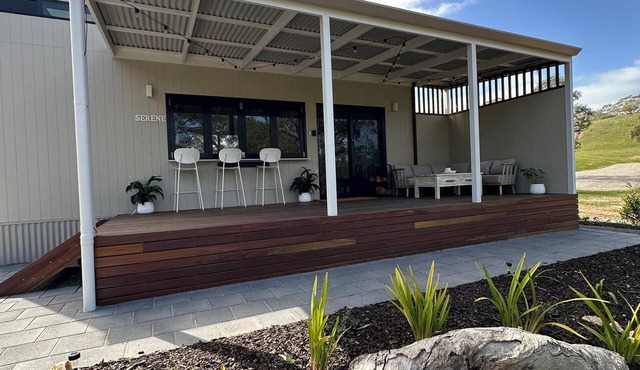 Serene Tiny House Escape for four people with Panoramic Barossa Views