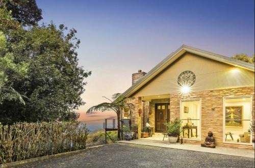 Serenity Rainforest Retreat With Breathtaking Gold Coast Views - Sleeps 4 - 6 people