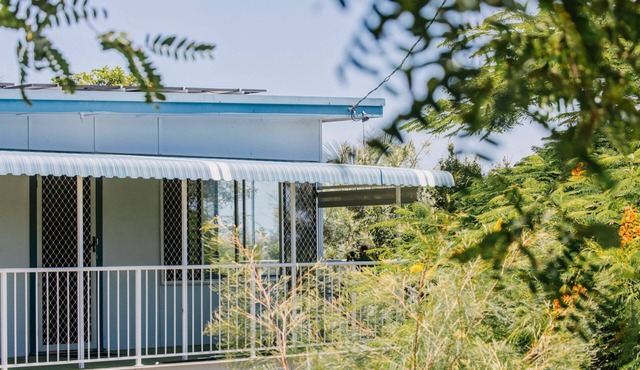 Sharon - Pet Friendly Beach Cottage in Town - Holiday Yamba