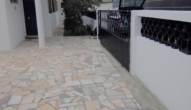 Single-story, 90 m², with a garden, in a quiet location 300 m from the beach, air-conditioned, pet-friendly
