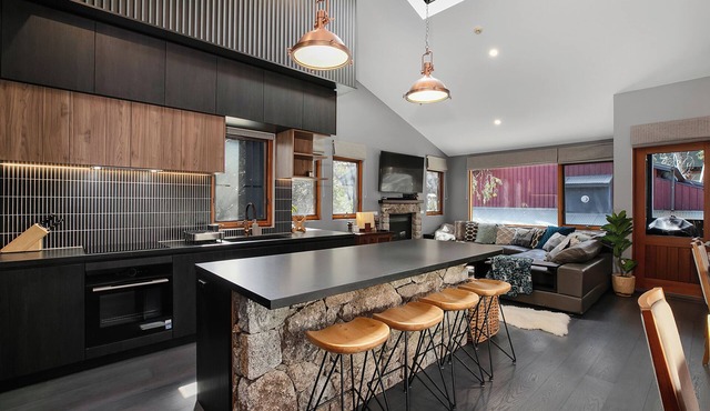 Ski In Ski Out #10 - Stunningly renovated Ski Retreat on snow - 3 Bed, 3 Bath