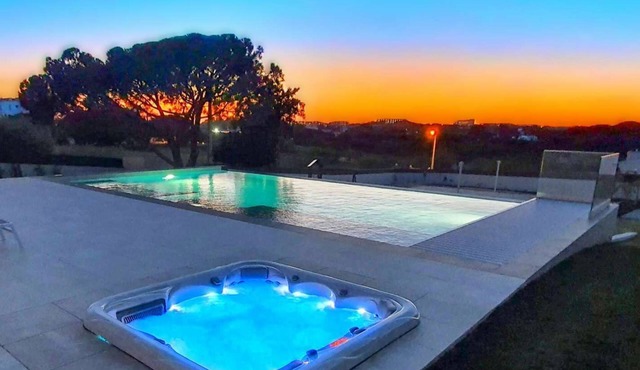 Sky Villa by Laranjal Rentals