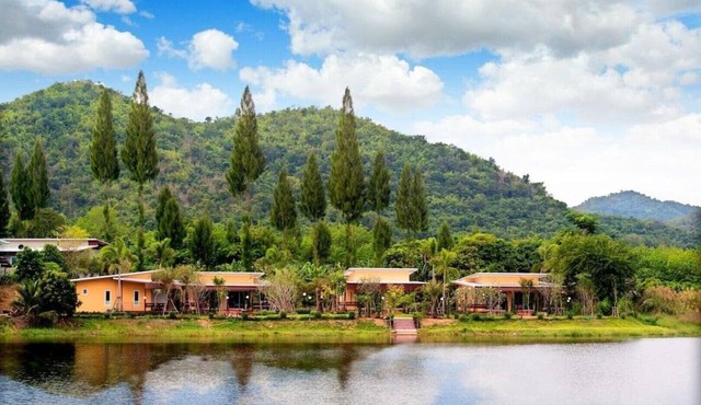 Social Escape Hotel (Lemon Chalet)