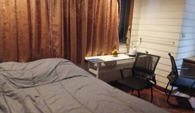Spacious City-View Apartment with Modern Amenities in Krung Thep