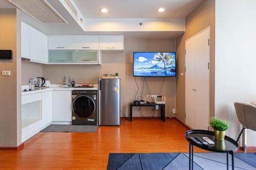Spacious 1 Bedroom Rooftop Pool BTS Thonglor