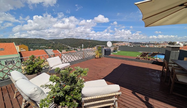 Spacious 2-Bedroom Duplex with Private Roof Deck and Gym in Campo de Ourique