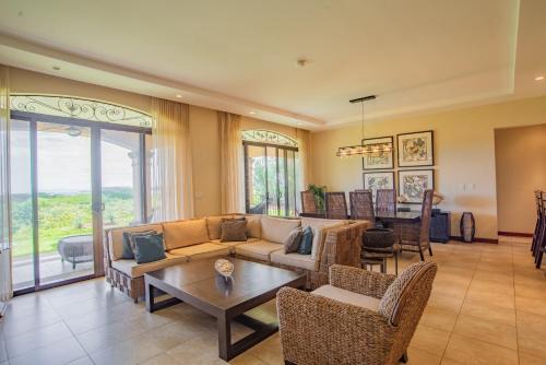 Spacious 2BR Condo with Ocean Glimpse - Jobo - Reserva Conchal Golf Resort
