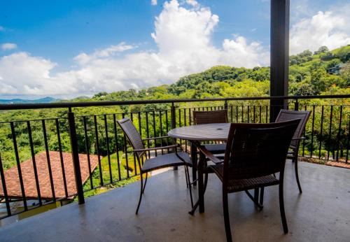 Spacious 2BR Condo with Partial Ocean View- Roble Sabana- Reserva Conchal
