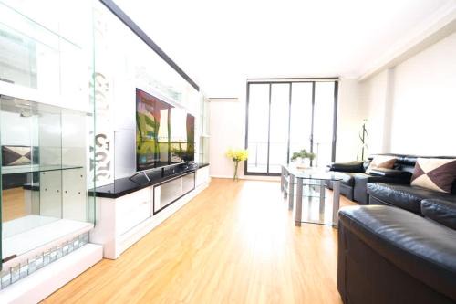 Spacious 3 bedroom apt lift access near Parramatta