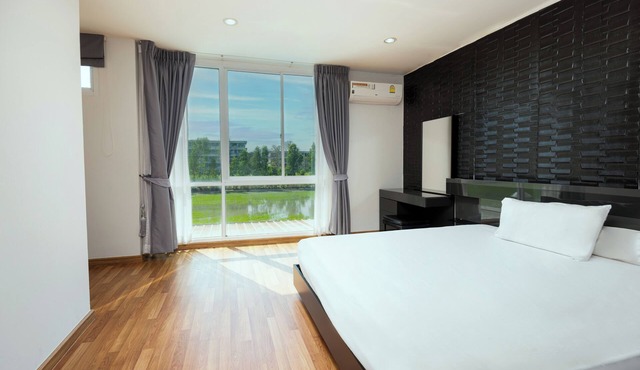 Spacious 3-bedroom apartment in charming Lat Krabang with AC