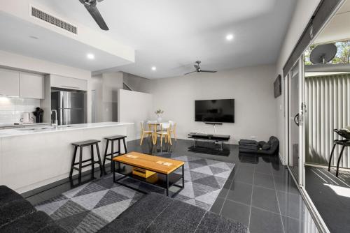 Spacious 3 bedroom townhouse in prime location!