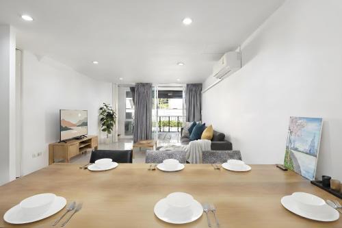 Spacious 3BR BKK NEAR 3 Private Bathrooms FAMILY STAY