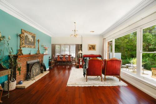 Spacious 4BR Family Home & Garden in Pymble