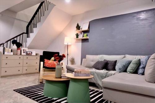 Spacious 4BRTownhouse BTS Onnut 10 Sleeps with Parking