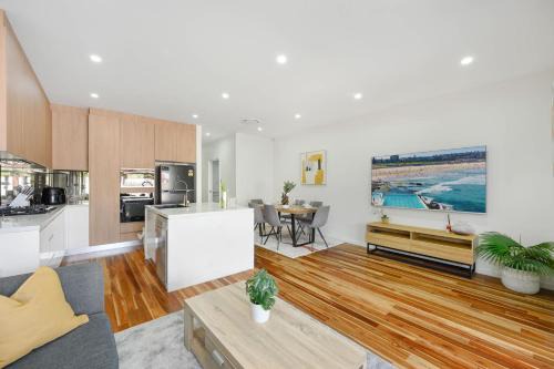 Spacious 5BR Duplex in Heart of Canley Heights