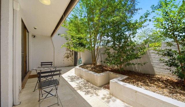 Spacious Bright Apartment with Courtyard and BBQ