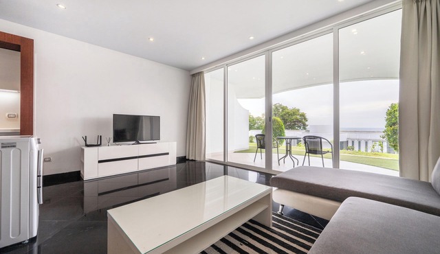 Spacious Serenity - Quiet One Bedroom