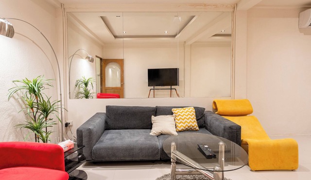 Spacious 4-bedroom townhome in welcoming Krung Thep Maha Nakhon with AC