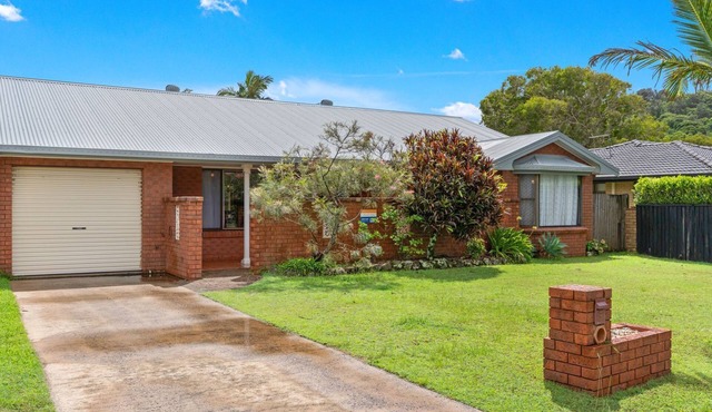 Spacious three bedroom single-level house located in a quiet residential location