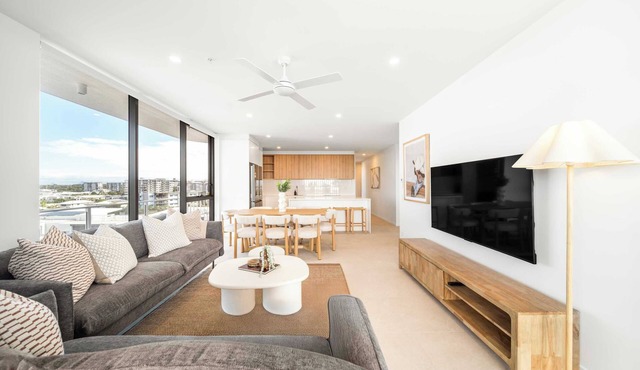 St Clair Luxury Lake Kawana Living