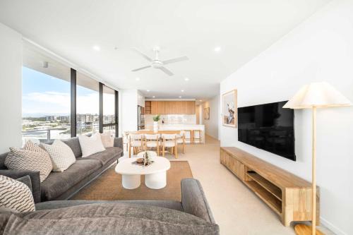 St Clair Luxury Lake Kawana Living