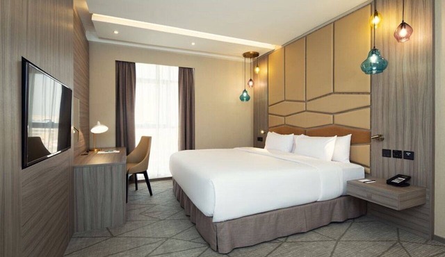 Standard King | FourPoints Dubai | Outdoor Pool, Spa, Easy Dubai Base