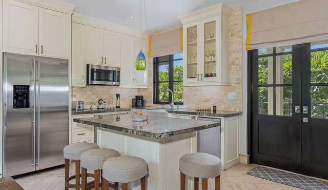 Steps from the Beach with Beach Club Access - 30 Avenida La Antigua