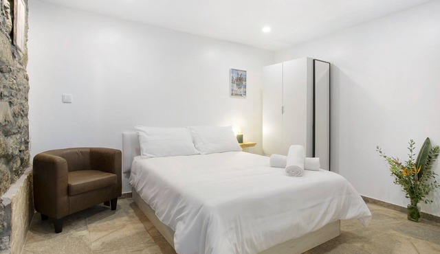 Studio Apartment '- Casa Do Avós' with Sea View, Wi-Fi and Air Conditioning
