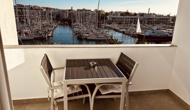 Studio apt with spectacular views of Lagos Marina