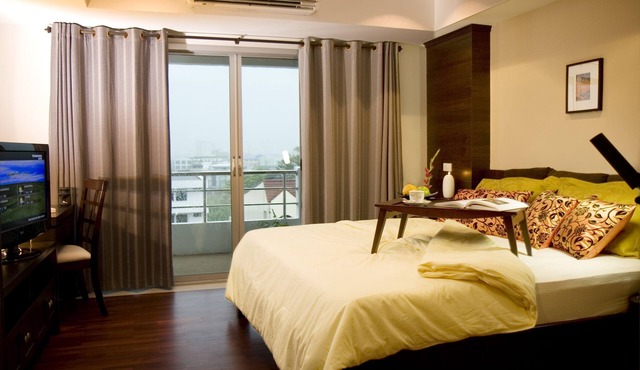 studio for rent with Thai Style decor