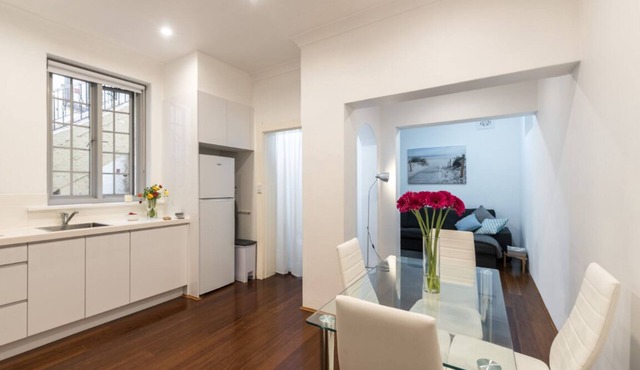 Stunning Renovated One Bedroom Apartment 5 minute walk to Bondi Beach & Village
