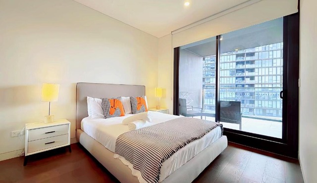 Stylish 1BR | Pool, Gym & Parking by Olympic Park