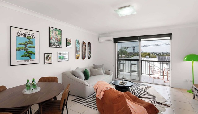 Stylish Bulimba Apartment with City Views