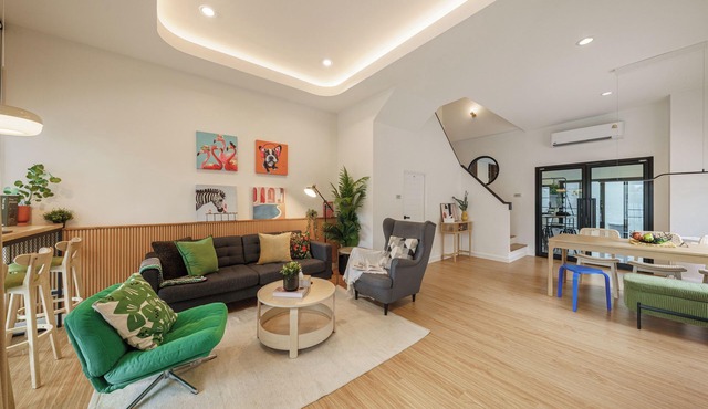 Stylish Modern 4BR Home, 7bed, 200m BTS PhraKhanong, 10min ThongLo