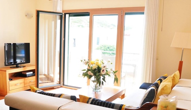 SUN-FLOODED APARTMENT IN BURGAU NEAR BEACH & GOLF WIFI