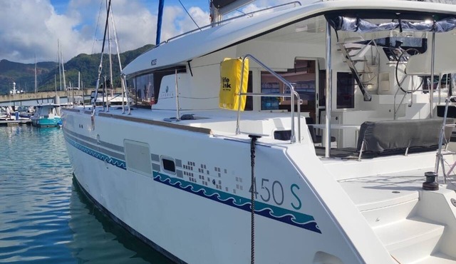 Sun-Kissed Sailing Adventure in Isla de Mahe, Seychelles