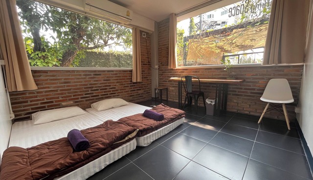 Sunny Bedroom with AC in Prime Location - Peaceful Stay in Modern Thai House